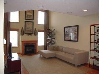 4th image of 668 Sutherland Dr