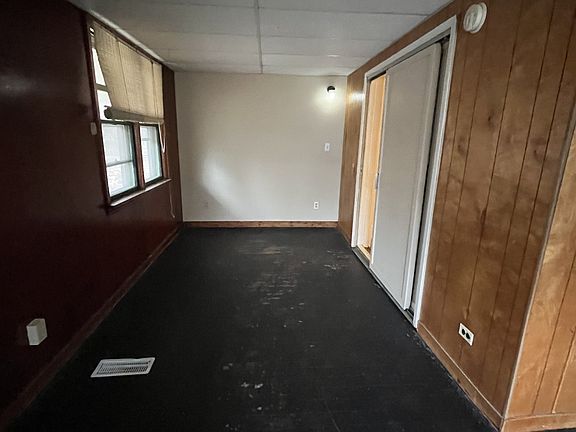 3rd image of 812 W Main St APT 1
