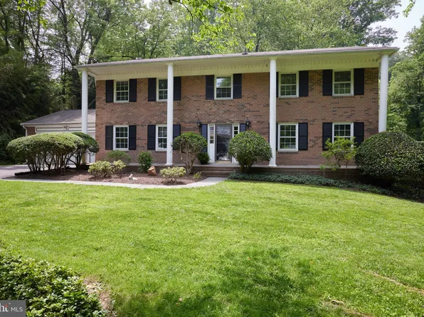 7811 Charleston Dr, Bethesda, MD 20817