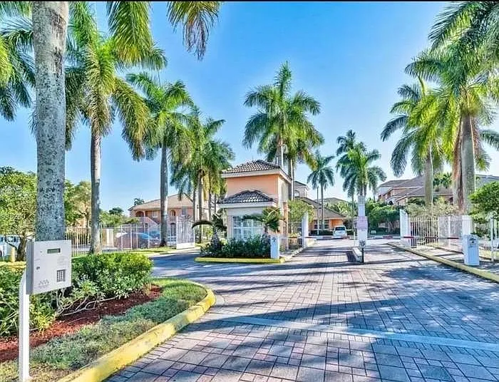 2 bed, 963 sqft, $2,150 — Photo 2