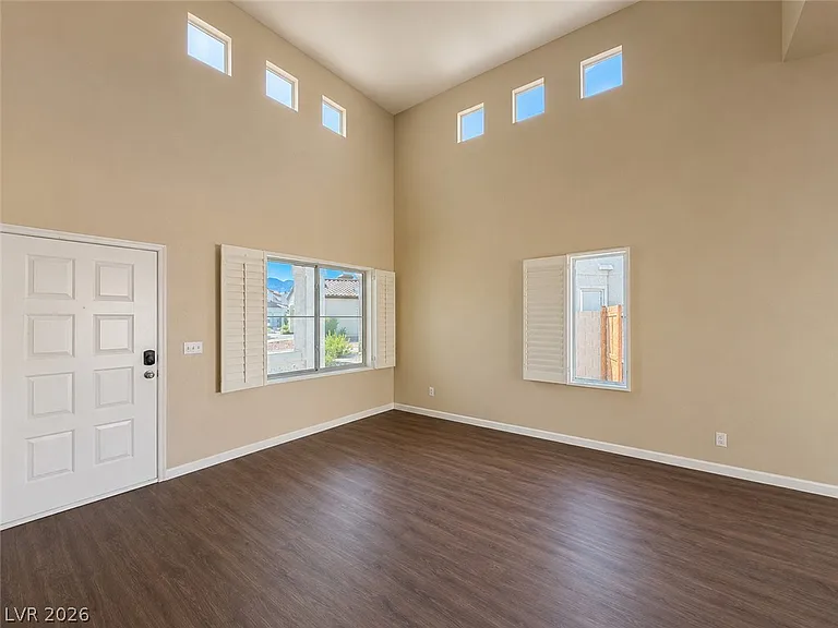 1436 Country Hollow Dr — Photo 3