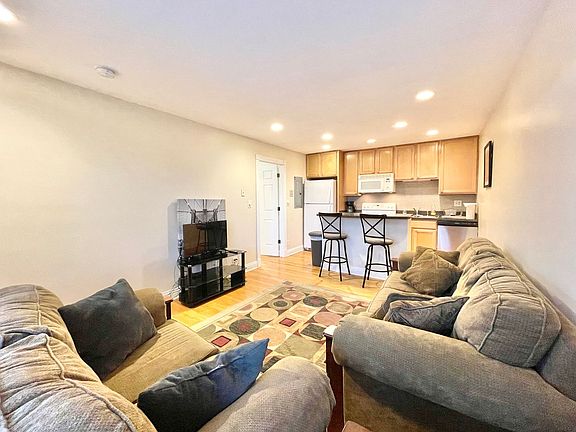 3rd image of 5225 N Ashland Ave APT 2E