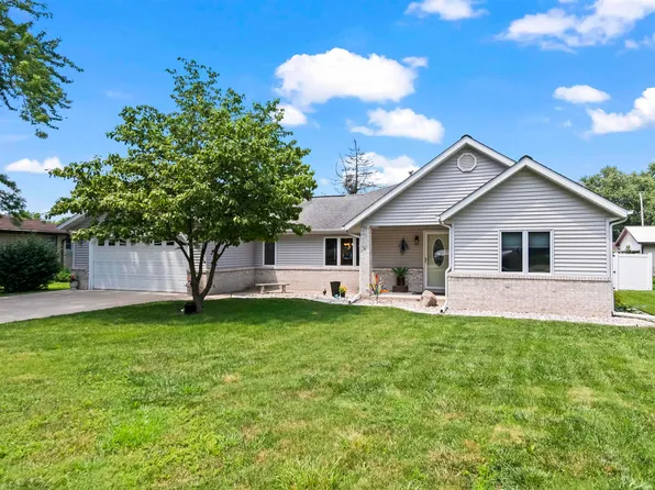 929 N 3rd St, Riverton, IL 62561