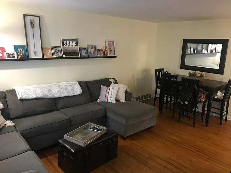 402 W Jefferson St — Photo 2