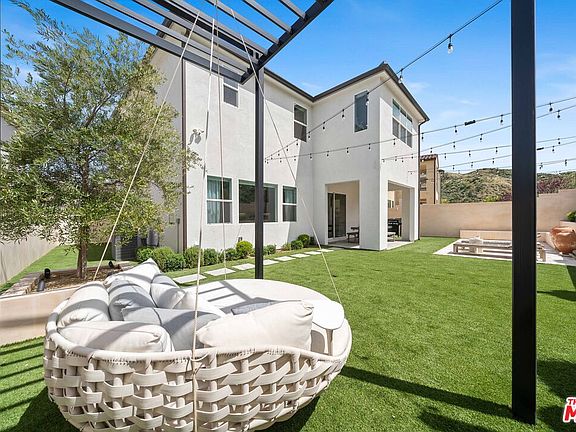 2nd image of 19254 Blackthorn Dr