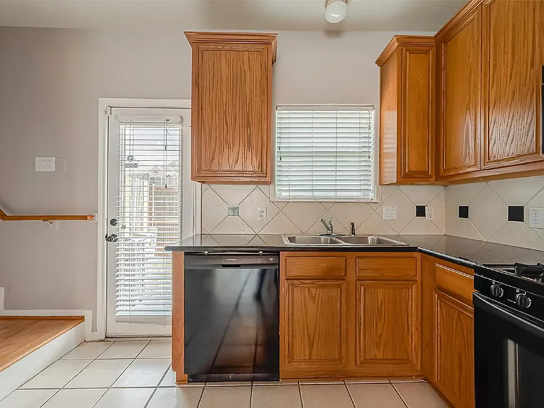 206 Sydnor St — Photo 11