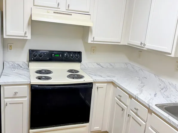 5727 Windfall Ln, Lithonia, GA 30058