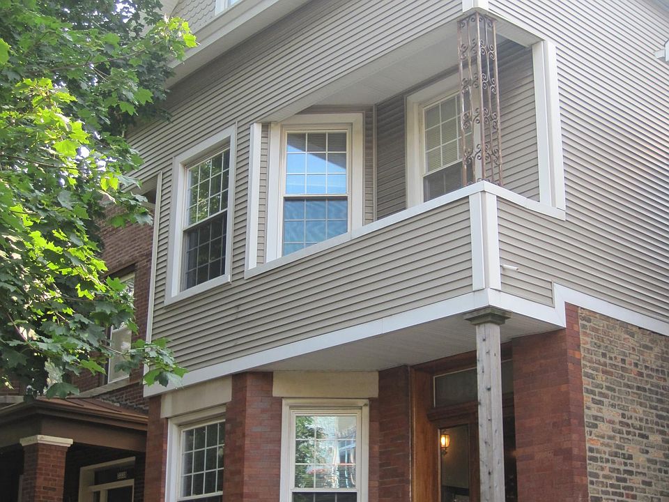 1st image of 3340 N Leavitt St APT 3