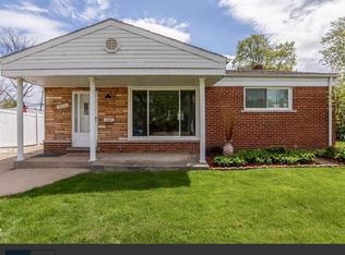 30363 Indigo St, Roseville, MI 48066