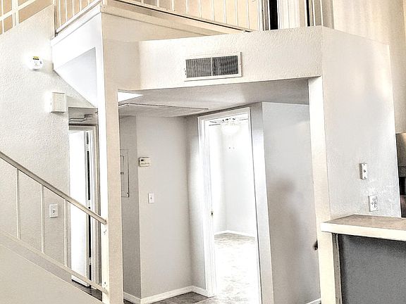 4th image of 19601 N 7th St Unit 2014