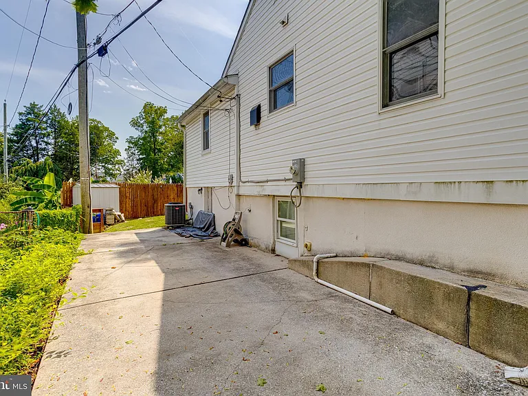 905 Regester Ave — Photo 43