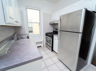 25-47 41st St #2M, Astoria, NY 11103