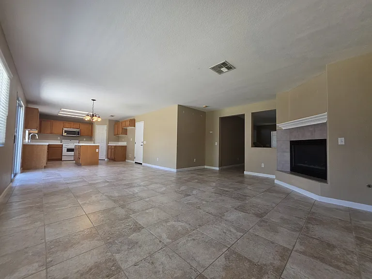 23752 Pepperleaf St — Photo 5