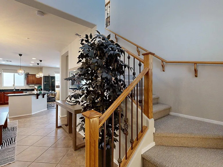 3272 E Meadowview Dr — Photo 1