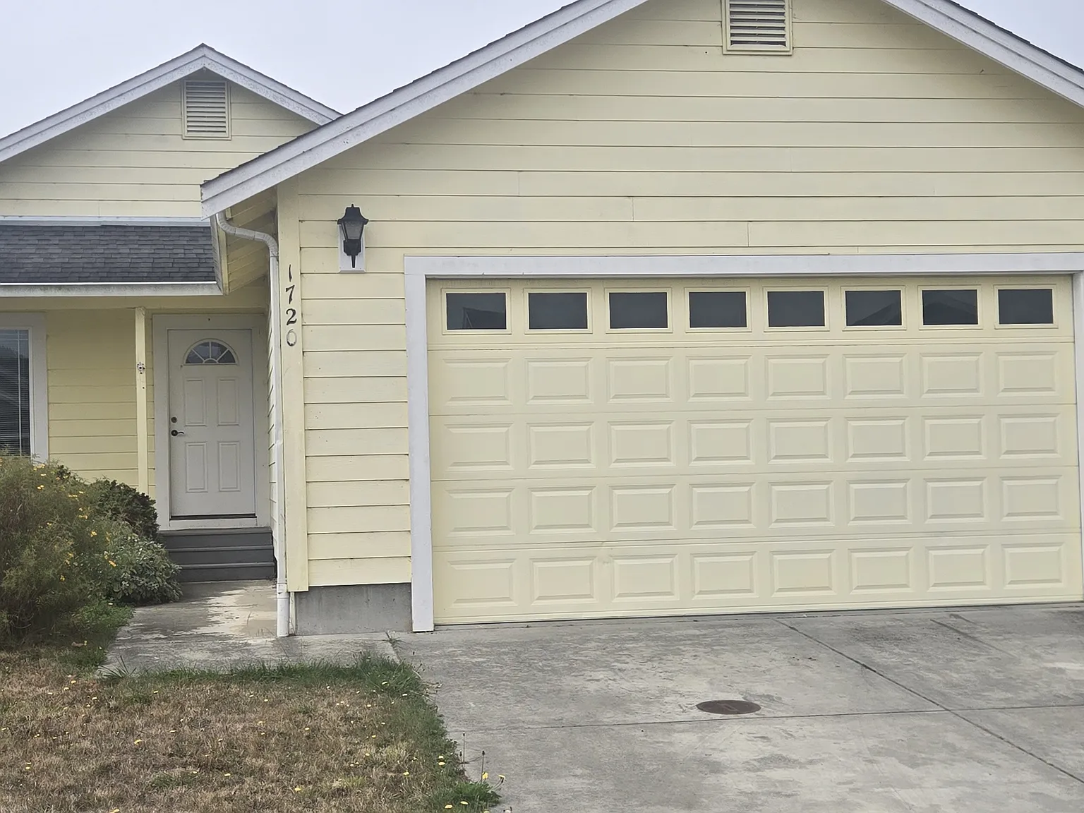 1720 Oakdale Dr — Photo 1