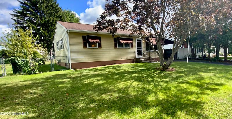 3rd image of 28 Donegal Avenue