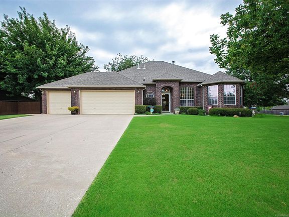 2nd image of 25620 Blackberry Blvd