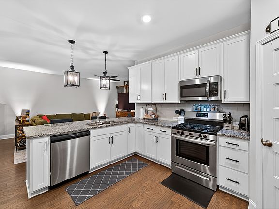 5th image of 246 Cloverbrook Way