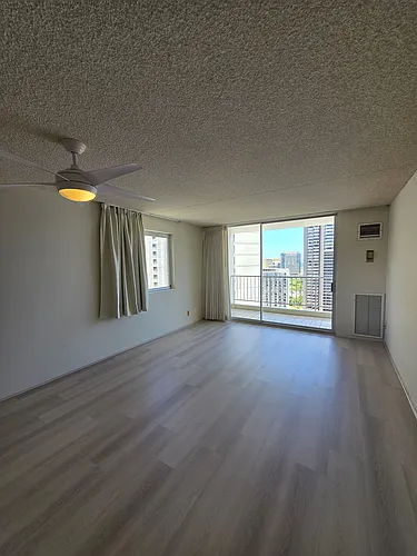 400 Hobron Ln Photo 1