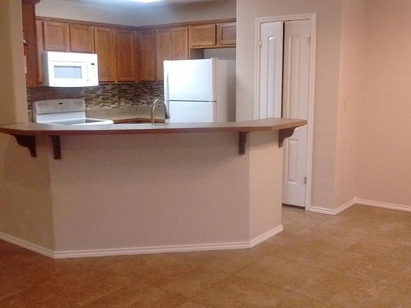 5th image of 909 Spear Dr