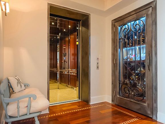 4th image of 155 N Plaza Ct #405