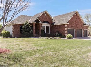 1105 E Rainbow Ct, Towanda, KS 67144