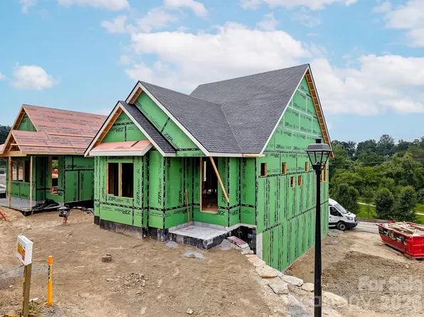 165 Martha Ave, Hendersonville, NC 28792