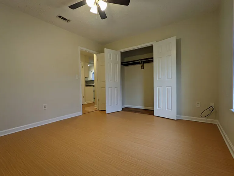 1860 Skyline Dr — Photo 3