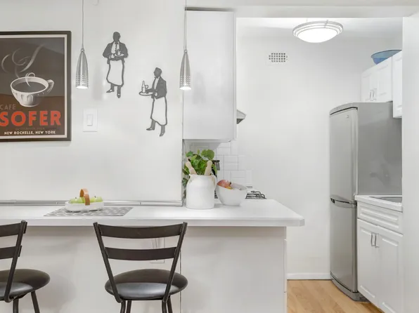 310 West 56th Street image 8 of 18