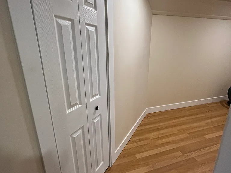 Bonus room, office room, half bedroom