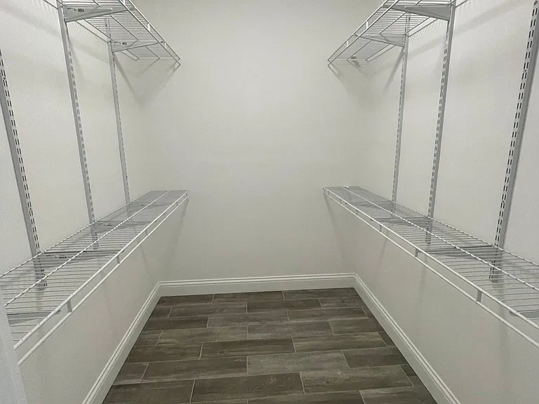196 Rembrandt Dr — Photo 16