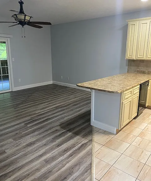 431 Logston Ln #1 — Photo 4