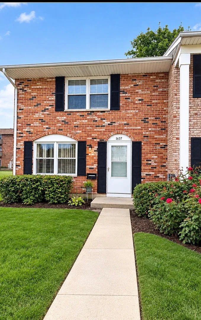 2 bed, 1.5 bath, 1090 sqft, $2,250 — Photo 1
