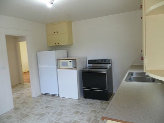 5th image of 402 Ellinor Ave
