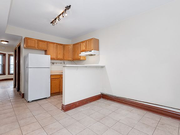 4th image of 1719 N Wood St #1