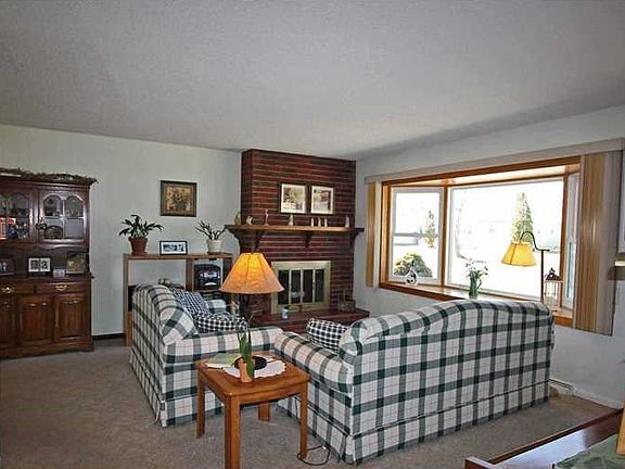 3rd image of 111 Birchwood Dr