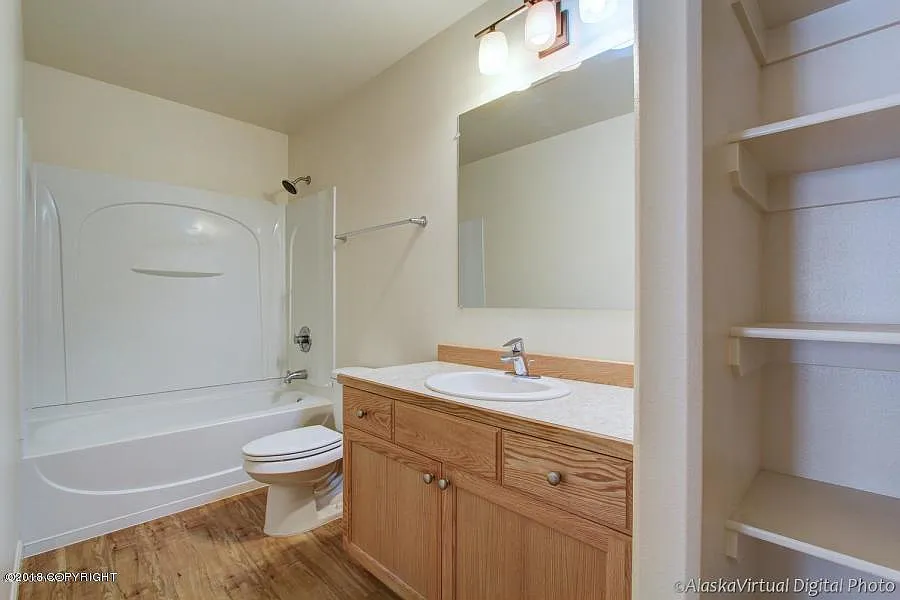 3 bed, 1100 sqft, $1,995 — Photo 2