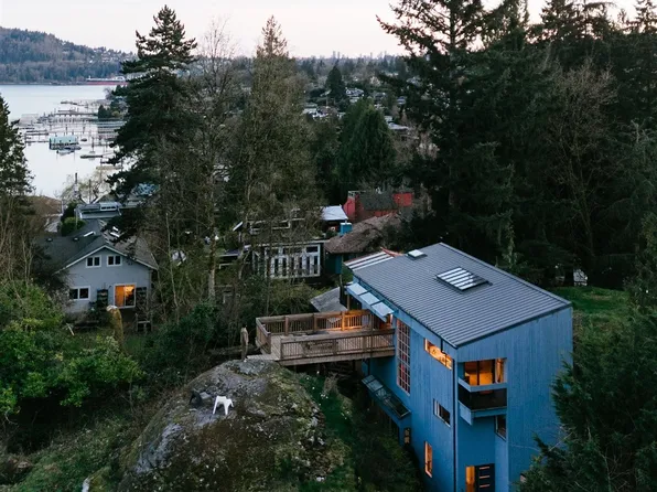 4477 Strathcona Rd, North Vancouver, BC V7G 1G7