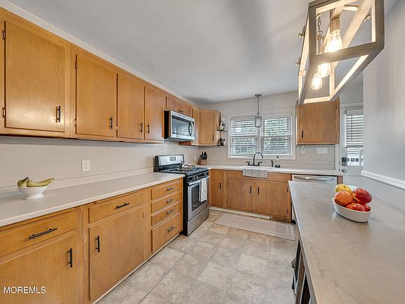 3rd image of 377 Westwood Avenue