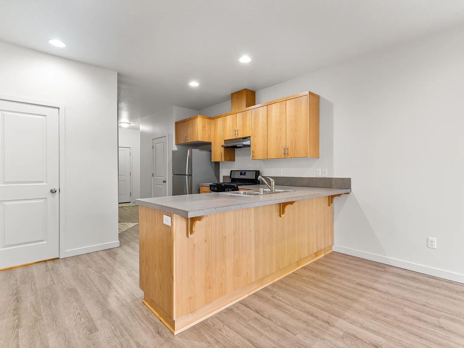 3 bed, 2.5 bath, 1450 sqft, $2,250 — Photo 3