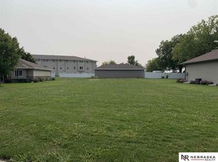 717 Nicholas Cir, York, NE 68467