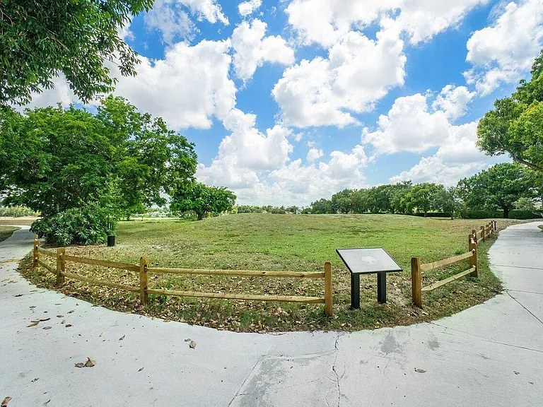 11863 Wimbledon Cir #433 — Photo 38