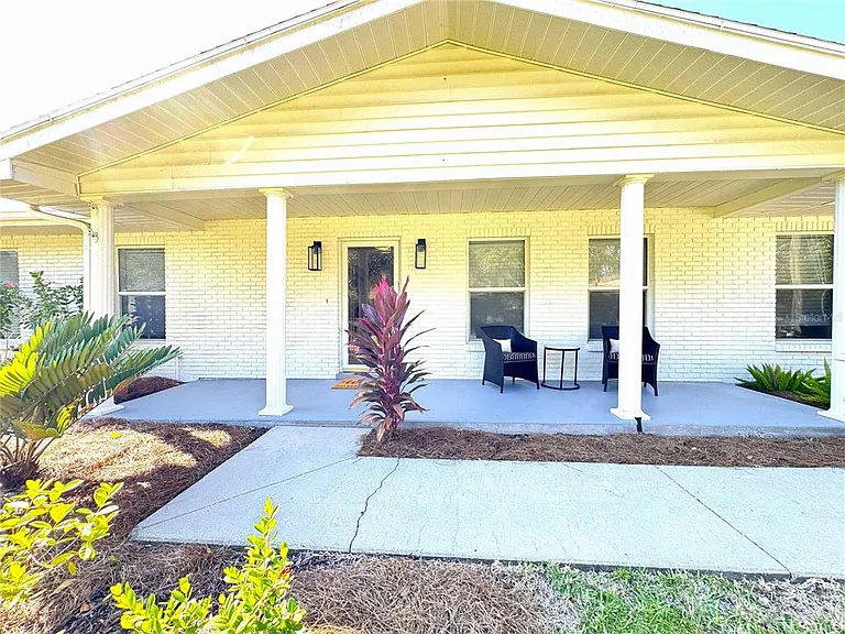 1004 SE 5th Ave — Photo 3