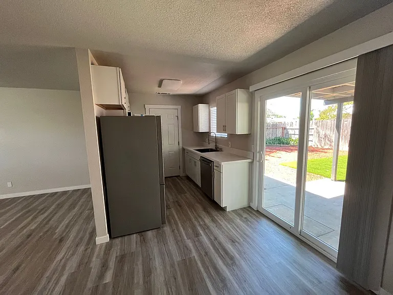 4288 Bradley Dr — Photo 5