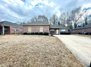 107 Newport Dr, Canton, MS 39046