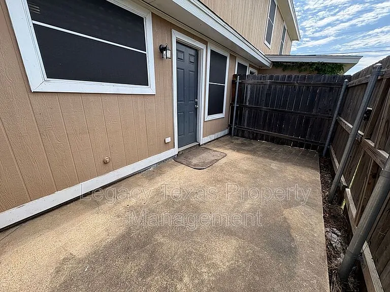 1401 Courtney Pl #C — Photo 27