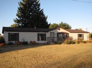 2827 Maple Ln, Benton Harbor, MI 49022