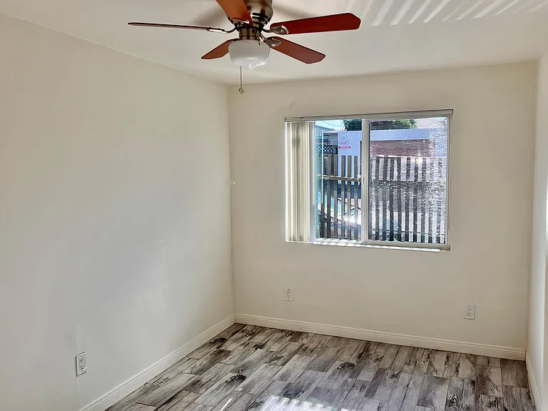 5003 Williams Ave — Photo 2