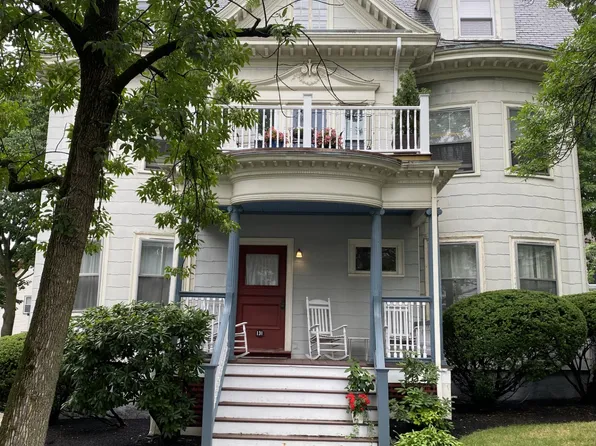 131 Thorndike St #1, Brookline, MA 02446