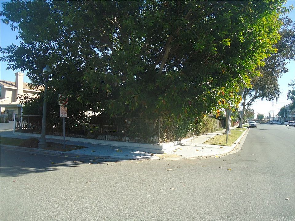 1st image of 10852 Pine St